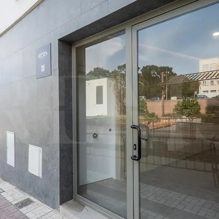 Spacious & Private Terrace By Rems Apartment *