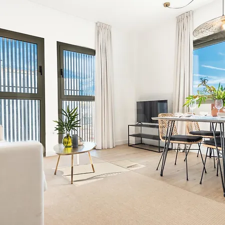 Spacious & Private Terrace By Rems Apartment *