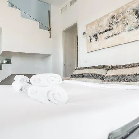 Spacious & Private Terrace By Rems *